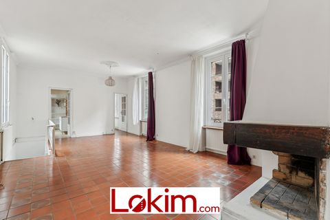 5-room apartment with exceptional volumes Adjacent to Olympe de Gouges Square and Hermès Workshops, and in close proximity to the Canal de l’Ourq, this rare property is located in a thriving area of Pantin. In an old building, on the 1st floor, in th...