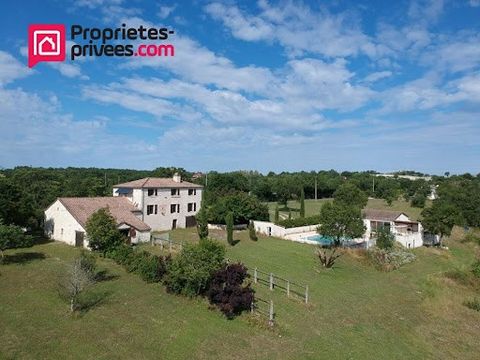 46000 Cahors à moins de 20 minutes - Accès à l'autoroute 5 minutes. Grande maison familiale de près de 200 m², 7 pièces, 5 chambres, sur plus de 4 hectares de terrains et prairies. La maison avec bolet est élevée sur de grandes caves et 2 boxes à che...