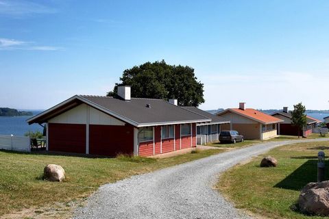 Mit einer schönen Aussicht über den Kleinen Belt und die Genner Bucht liegt der Ferienpark Løjt in einer schönen Umgebung mit Natur und einem Golfplatz. Alle Häuser liegen erhöht und viele haben Meerblick. View movie on YouTube. Danland Løjt Dieser F...