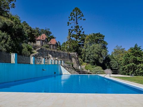 Opportunity to acquire a historic farm from the end of the nineteenth century, located in the heart of São Pedro de Penaferrim, Sintra. This unique property has a generous plot of 59,200 m², with built areas totalling 2,639 m², being fully walled and...