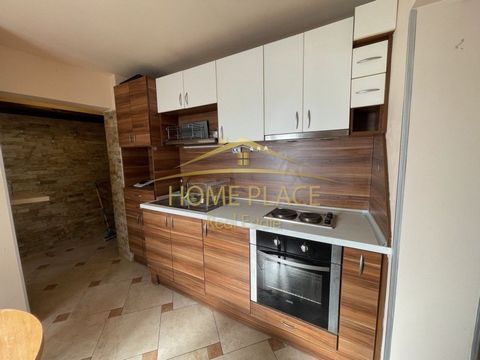 EXCLUSIVELY FROM HOME PLACE. We offer a house with a common yard (suitable only for passing to the property) in the area of the 'Kolkhoz Market', close proximity to the school 'Arabadzhiev'. The house is offered in the condition you see on the photo ...