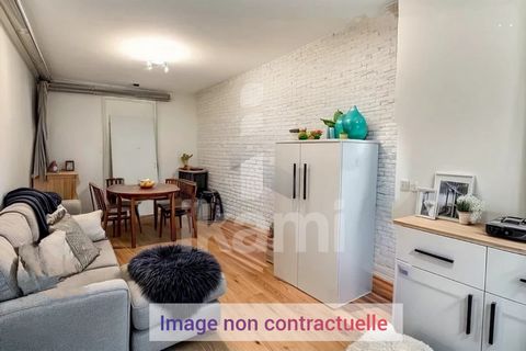 In Périgueux, Saint-Georges district, charming 2-room apartment of 44 m2 on the ground floor. Ideally located near shops and schools. This rented accommodation offers a bedroom with cupboard giving access to a private terrace, a large living room, a ...