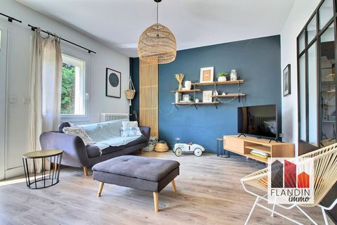 EXCLUSIVITE VERNAISON à 3 minutes à pied du centre village de Charly, au sein d'une petite copropriété de 4 logements, entre la maison de ville et l'appartement duplex de 93 m2 hab. (carrez) + salle de jeux/bureau, entièrement rénové avec son jardin ...