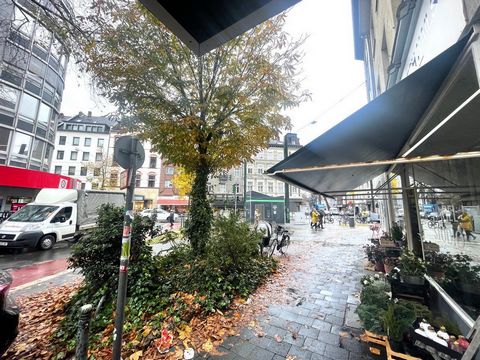 Genießen Sie den schönsten Stadtteil Düsseldorfs: Pempelfort. Mittendrin und doch so gemütlich und ruhig. Die Wohnung hat eine kleine Terrasse vor der Tür, ist neu renoviert und sehr geschmackvoll eingerichtet. Das Bett ist für eine Person. Alles was...