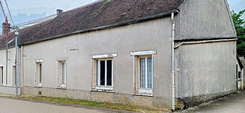 Située à Chevrainvilliers (77760), cette charmante maison de village bénéficie d'un emplacement central, à proximité de Nemours (77140) offrant ainsi un accès rapide aux commodités, infrastructures urbaines et services de la région, autoroutes menant...