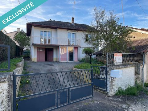 Située à Jussey (70500), cette maison bénéficie d'un emplacement idéal à proximité des commerces, écoles et services, offrant ainsi un cadre de vie pratique et agréable. La ville se distingue par son ambiance conviviale et son environnement paisible,...