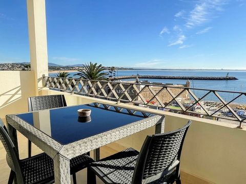 Appartement type 2, met primordiale locatie in het historische centrum van Lagos. Met een prachtig uitzicht op zee op de baai van Lagos en de stranden van Cais da Solaria en Batata. Dit luxe appartement heeft een bevoorrechte en moeilijke locatie om ...