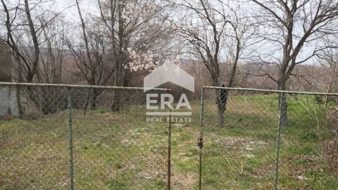 ERA Varna Trend offers for sale a regulated plot of land with an area of 615 sq.m, located in the area of Borovets South, about a kilometer from the main asphalt road. The plot is flat, of regular shape, fenced. Water is available on the property. El...