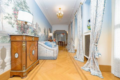 Monza, Besana in Brianza Coldwell Banker Gruppo Bodini offers an enchanting historic residence immersed in the greenery of its large park of approximately 22 thousand square meters The prestigious residence, which dates back to 1800, built with a cle...