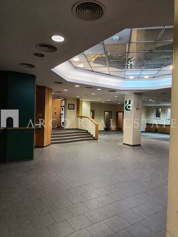 ARCO REALE ESTATE is pleased to present you a large commercial premises in the TOP center of Sofia - Graf Ignatiev Street! Status of a bank office with distribution: Ground floor - elevation 0 - 634 sq.m. Basement - elevation -2.60 - 544 sq.m. The bu...