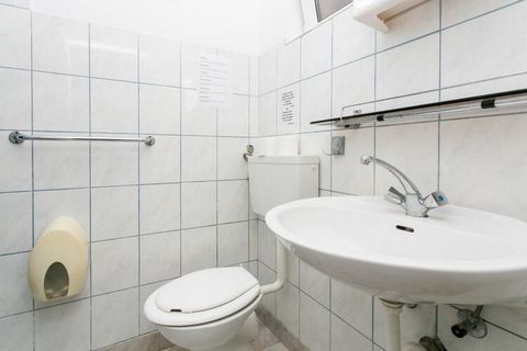 Oferujące wspaniałe widoki na morze i cieszące się spokojną lokalizacją zaledwie 15 metrów od plaży apartamenty Franka Saplunara znajdują się w małej miejscowości Saplunara na wyspie Mljet. Uwaga: obiekt zapewnia bezpłatny prywatny parking. Właścicie...