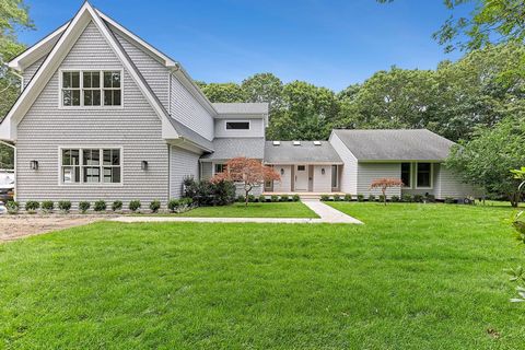 Nestled in the heart of Southampton, this newly renovated gem epitomizes luxury and modern comfort. The home has a brand new 1,500 sq. ft. extension and brand new pool, with five spacious bedrooms and five elegantly designed bathrooms, this home offe...