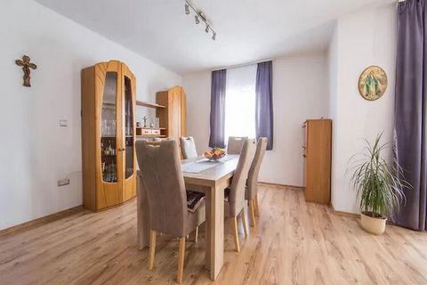 Holiday Home J&D no. 3 is located in Podstrana, little town on Dalmatian coast, approximately 10 km from centre of Split - region's biggest city with famous Diocletian's Palace. Lately, Podstrana has been developing as an elite suburb of Split and be...