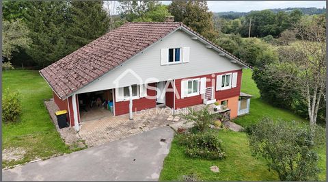 Située dans la charmante commune de Passonfontaine (25690), cette propriété bénéficie d'un cadre paisible en pleine campagne, idéal pour les amoureux de la nature et de la tranquillité. L'emplacement offre également la proximité appréciable d'une éco...