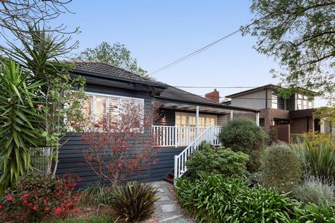 Become captivated by this instantly appealing and elevated family home featuring distinctive charcoal grey and white trimmed façade. This home is superbly renovated, extended and recently refurbished on the interior, capitalising on a flowing floor p...