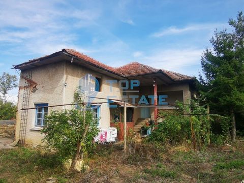 Top Estate Real Estate vous propose une maison en brique de deux étages avec une cour spacieuse dans le village de Plakovo, dans la région de Veliko Tarnovo. Le village de Plakovo fait partie des villages de la municipalité de Veliko Tarnovo où l’on ...