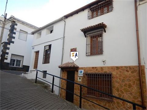 Deze prachtig gepresenteerde 3 slaapkamer, 2 badkamer Townhouse wordt geleverd met een Casa Rural Licence, gelegen in de stad Frailes in de buurt van de populaire en historische stad Alcala la Real in het zuiden van de provincie Jaen in Andalusië, Sp...