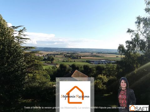 Située dans la charmante commune de La Côte-Saint-André (38260), cette maison d'architecte bénéficie d'un cadre paisible et verdoyant, idéal pour ceux en quête de tranquillité. Proche des commerces locaux et des écoles, cette demeure offre un accès f...