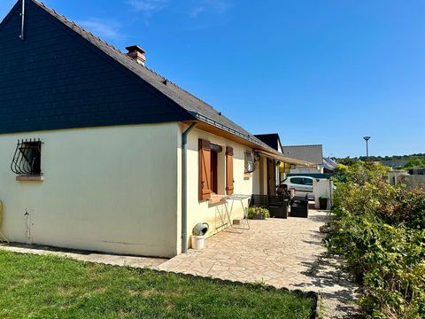 Exclusivité Capifrance Sabine POISBLEAU : Pavillon de plain-pied à Brézé situé à 10km au Sud de Saumur, village avec son château et ses vignes. La maison nous propose un salon-salle à manger avec son poêle à bois, une cuisine indépendante, 3 chambres...