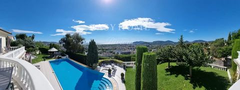 Diese Villa befindet sich in einer beherrschenden Stellung in einem Wohngebiet von Mandelieu und bietet Ihnen einen Panoramablick auf das Meer sowie einfachen Zugang zu allen Straßen und Geschäften im Stadtzentrum und ist nach Süden ausgerichtet. Hoc...