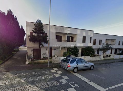 ## New rental with average yield of 5% ## Rented until 11/2024 3 bedroom house with an area of 144 square meters, located in Ermesinde, in the municipality of Valongo, district of Porto. Located in a quiet residential area, with good access to the ma...