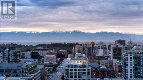 Perched high above the city, this penthouse boasts outstanding 180-degree views, capturing the majestic beauty of the mountains, serene ocean vistas, and vibrant downtown Victoria skyline. Start your day with a breathtaking sunrise view of Mount Bake...