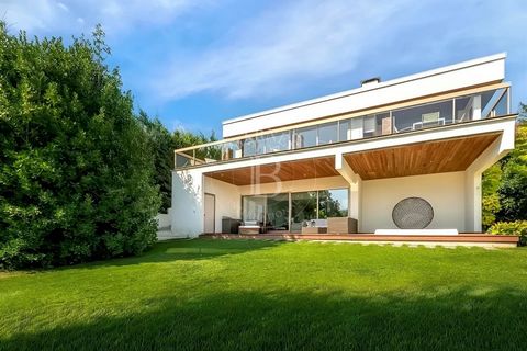 Barnes is listing this 1970s house close to Saint-Germain-en-Laye and Versailles, offering 357m² (3,843 sq ft) of living space (468.34m² or 5,038 sq ft of floor space) with no overlook, completely redesigned in 1993 by the architect Eric Maria (forme...