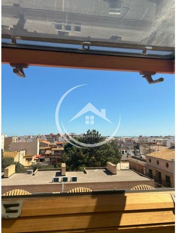 ¡VIVE DESDE LO MÁS ALTO EN MUSEROS! ✨ Ático exclusivo con terraza y vistas al mar Si estás buscando una vivienda especial, con encanto y en una zona tranquila pero conectada, ¡esta es tu oportunidad! En el corazón de Museros, te espera un precioso át...