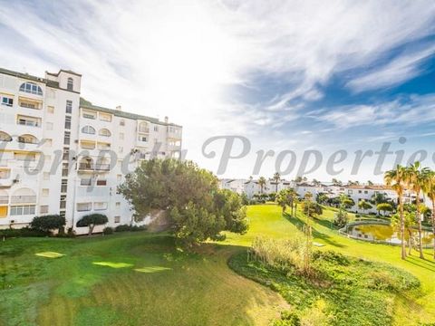 Este hermosa propiedad se encuentra muy cerca de la playa y del paseo marítimo, de los bares y restaurantes, y de todo tipo de negocios y servicios. La urbanización ofrece una comodidad increíble con varias piscinas para el verano e invierno, pista d...