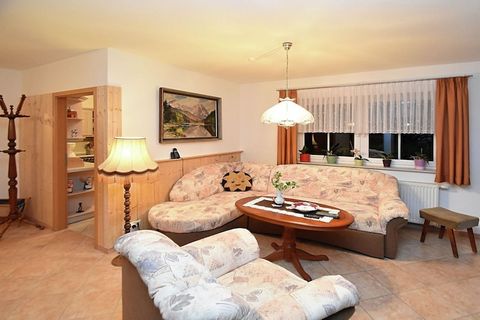 Der Ort Oelsnitz im Erzgebirge ist eine Bergbaustadt. Die Ferienwohnung befindet sich am Ortsrand von Oelsnitz in sehr ruhiger Lage. Die Erdgeschoss-Wohnung ist gemütlich und komplett eingerichtet. Bäcker und Einkaufsmöglichkeiten sind nicht weit ent...