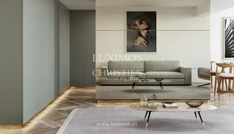 Apartamento T2 de charme com varanda , à venda no Royal Venture Sá da Bandeira — um exclusivo empreendimento residencial inserido num edifício histórico totalmente reabilitado , situado no coração do Porto . Localizado na prestigiada Rua Sá da Bandei...