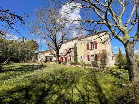 Magnifique maison de caractère avec piscine, au calme, à Boisset et Gaujac