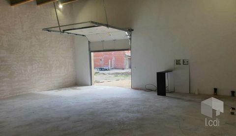 GRIGNAN, hangar de 97 m2