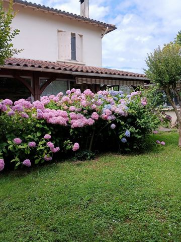 Maison individuelle T4 de 130 m², avec véranda, garage et dépendances sur plus d'1 Hectare de terrain
