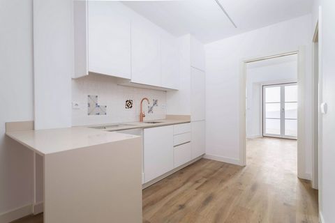 Este magnífico apartamento T1 com 50m2 + 20m2 de logradouro, cada detalhe foi cuidadosamente pensado para oferecer conforto e funcionalidade. Ideal para quem procura modernidade numa localização cosmopolita da cidade, esta remodelação integral aprese...