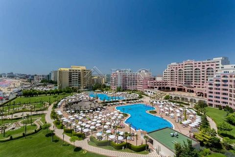 ¡Primera línea de playa con acceso directo! Amplio estudio con balcón en Majestic Beach Resort, Sunny Beach. Se vende este amplio y espacioso estudio, ubicado en la quinta planta con ascensor del exclusivo Majestic Beach Resort. El complejo ofrece un...