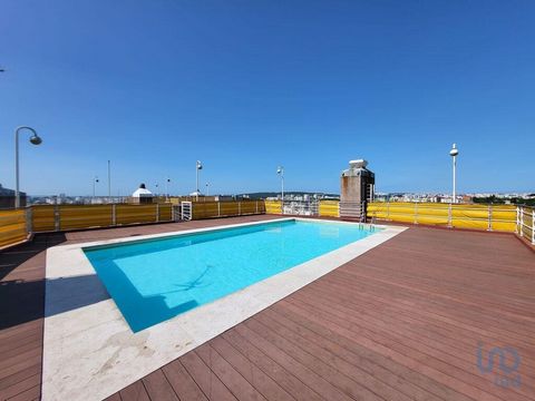 T1 Luminoso com Varanda, Estacionamento e Piscina - R. Manuel Marques, Lisboa Moderno e espaçoso apartamento T1 (antigo T0 convertido em T1) de 65 m², localizado a apenas 5 minutos a pé da estação de metro Quinta das Conchas (Linha Amarela). Ideal pa...