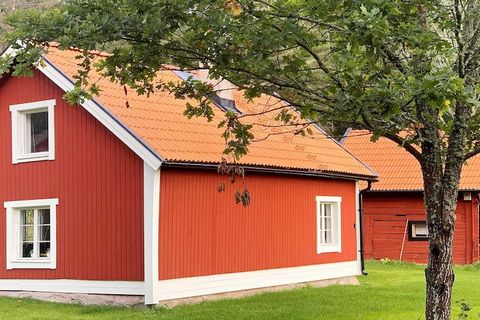 Welcome to Björklinge north of Uppsala! Here you have the chance to live in a nice cottage on the edge of Björklinge with a quiet and closeness to nature location and fantastic views with proximity to swimming, beautiful nature, mountain bike trails ...