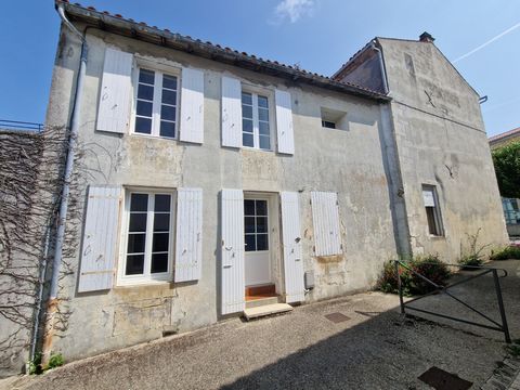 Dpt Charente Maritime (17), à vendre TONNAY BOUTONNE maison P5 avec garage