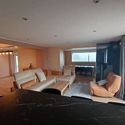 Maison d'exception 240 m2 vue panoramique . une partie peut etre louée. entièrement rénovée matrériaux de haute de gamme, sur un terrain de 8500 m2 avec vue imprenable sur la plaine, terrasse de 300m2