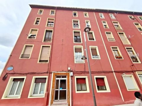 NO COBRAMOS COMISIÓN DE INTERMEDIACIÓN AL COMPRADOR Vivienda a reformar, se distribuye en dos habitaciones, salón, cocina y un cuarto de baño. Se trata de una cuarta planta en un edificio sin ascensor. Se encuentra en Zorroza en el municipio de Bilba...