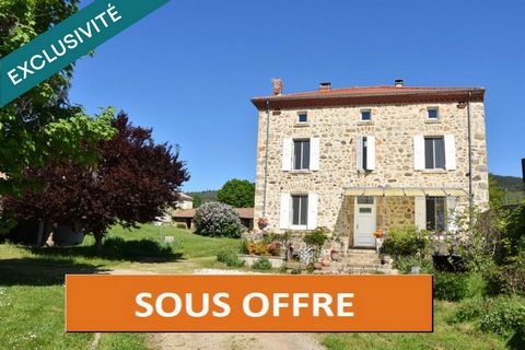 Charmante maison en pierre avec jolies dépendances