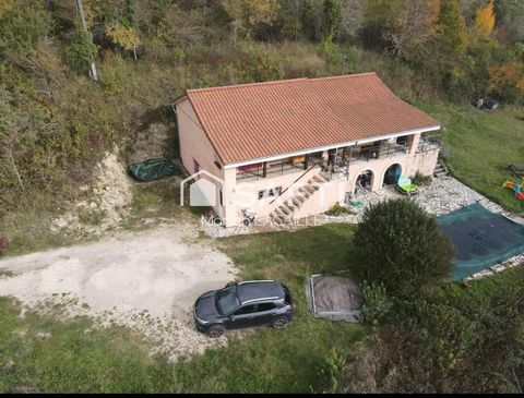 Maison en pierre à rénover avec piscine