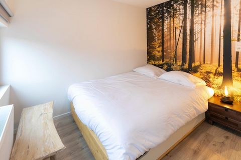 Dit stijlvolle duplex appartement, gelegen in de bruisende winkelstraat van Maasmechelen, biedt de perfecte mix van comfort, gemak en modern design. Ideaal voor gezinnen of twee stellen. Het appartement beschikt over 2 slaapkamers, een badkamer en ee...