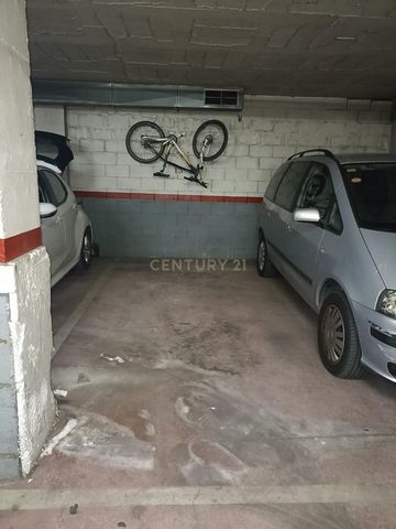 Plaza de aparcamiento de 11,15 m2, de facil acceso, en planta -1 de edificio residencial, en zona tranquila. No pierdas estas oportunidad de tener en propiedad una plaza de aparcamiento en Montmeló.