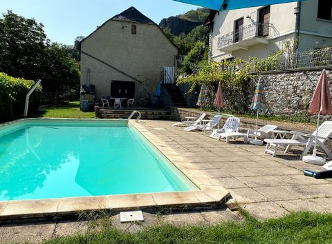 Propriété + piscine + dépendance - ESPALION