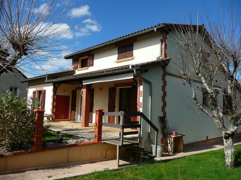 Villa en brique avec quatre chambres et une piscine - Maleville
