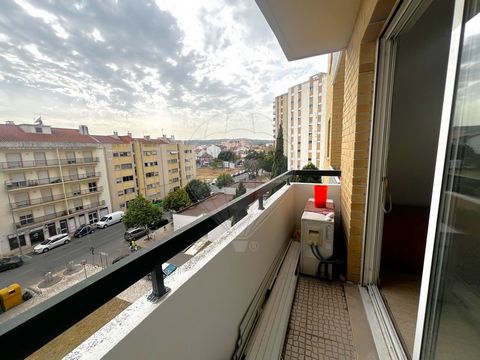 Oportunidade Única: Apartamento T3 Moderno no Carregado! Está à procura de um novo lar para a sua família?  Apresentamos um moderno, luminoso e espaçoso apartamento T3 (4 assoalhadas), em excelente estado de conservação, com 116m², áreas super genero...