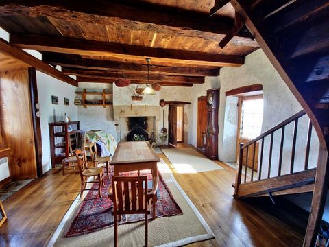 Maison de caractère non loin du village de Puylagarde