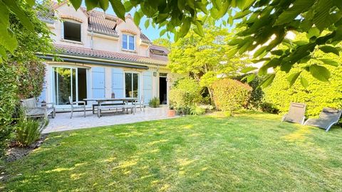 Maison familiale non mitoyenne avec jardin clos, au cur du domaine Le Parc Noisy-le-Roi